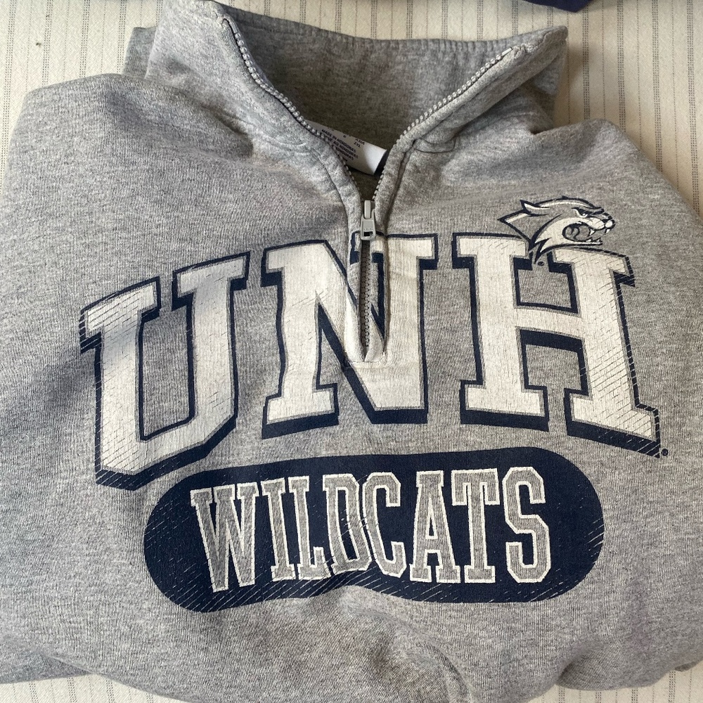 CHAMPION UNH WILDCATS VINTAGE QUARTER ZIP